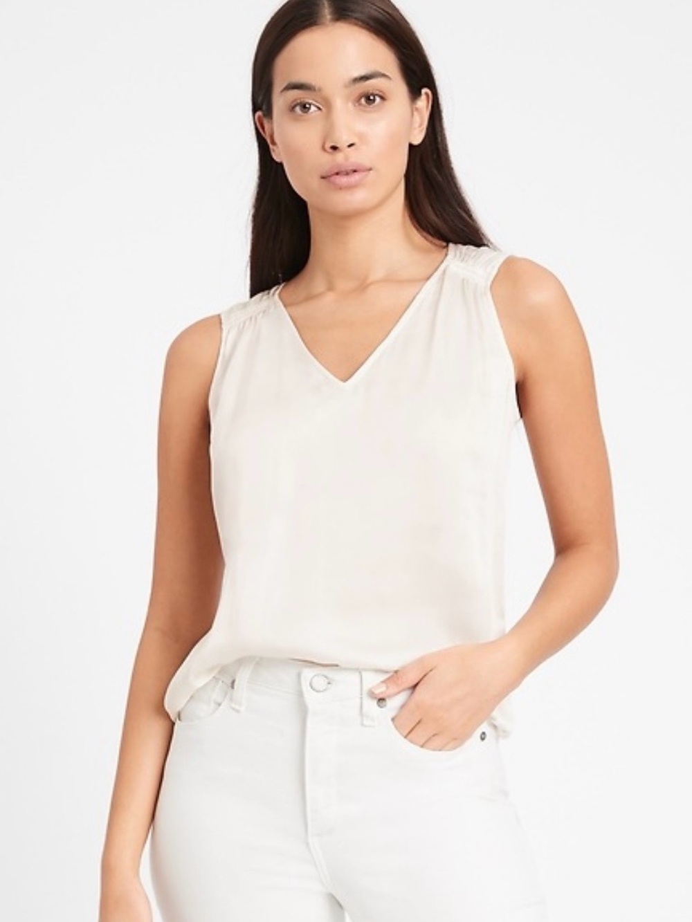 Banana Republic Lightweight V-Neck Sleeveless Shell Top in Ivory